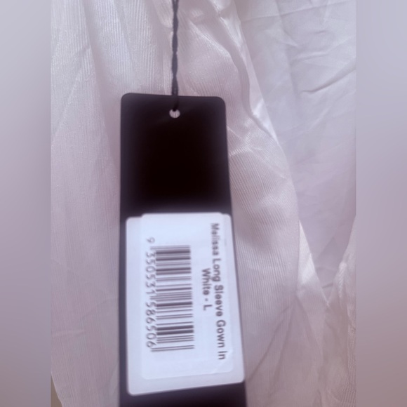 Elliatt Melissa Long Sleeve Gown in White Size L NWT Flaw Noted- Belt Missing!!! - Picture 7 of 7